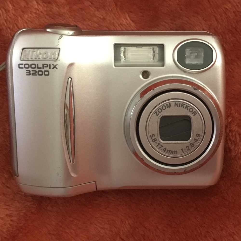 Nikon Coolpix 3200 3.2 MP digital camera